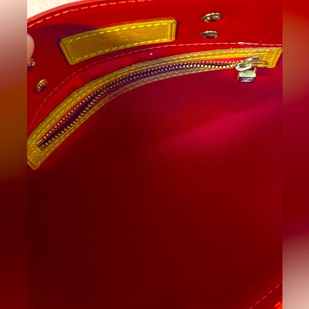 Authentic Louis Vuitton Vernis Red Reade PM M91088  Hand Bag NS020525 - Picture 5 of 16